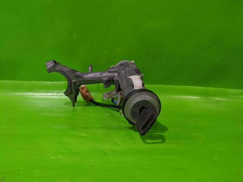 97-01 CAMRY IGNITION LOCK CYLINDER HOUSING W/KEY OEM 4552-4