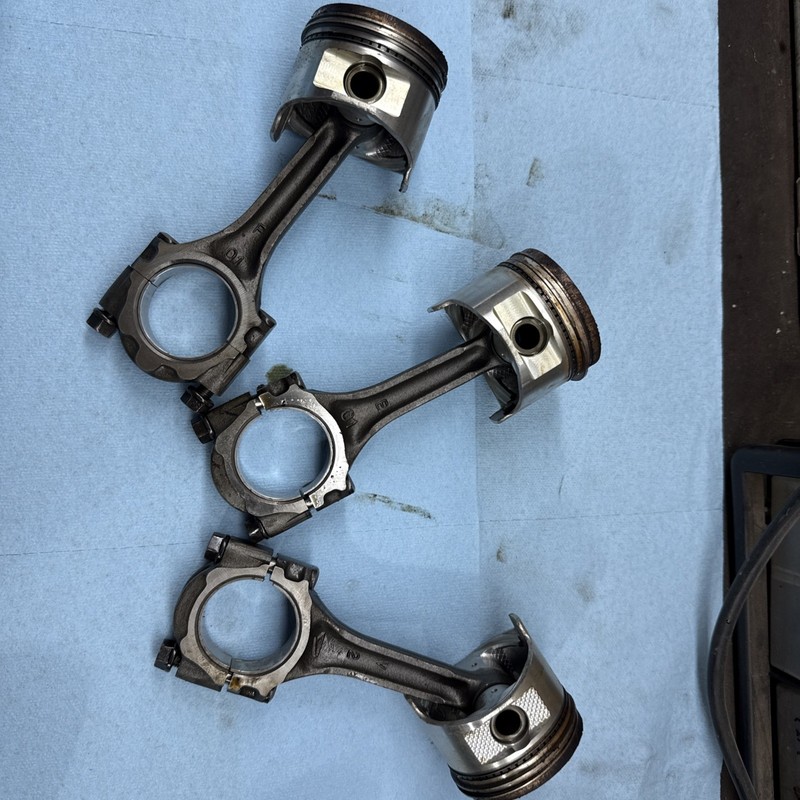 1996 Cushman TrucksterDaihatsu 327 Engine 898632B motor pistons Con Rods