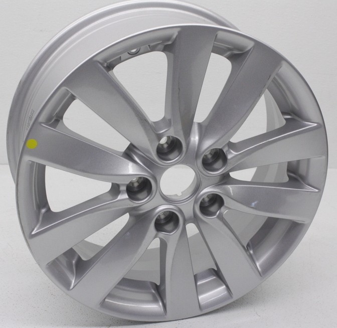 OEM Kia Forte Sedan 16x6-1/2" Wheel 52910-A7350 Scratches