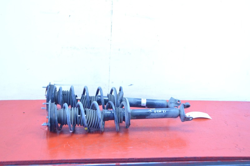 11-13 INFINITI M37 RWD REAR LEFT / RIGHT SHOCK STRUT ABSORBER SET OEM