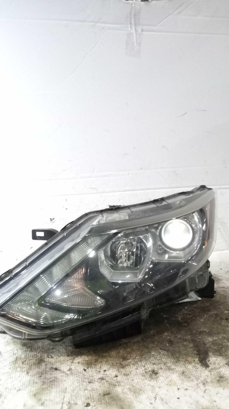 2018 Nissan Rogue Sport Left Headlight Assembly Grey OEM 631011 104K Miles