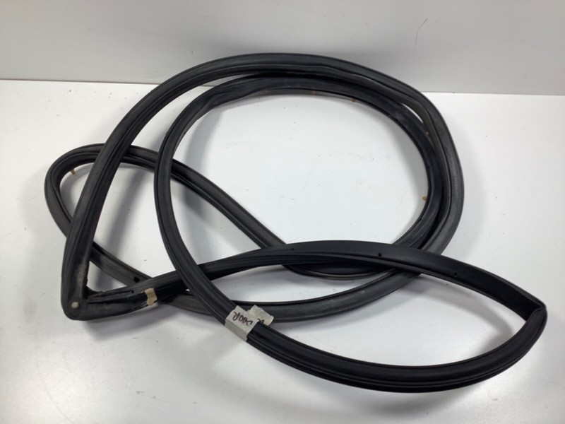 88-91 Honda Civic 5D Wagon Left Front Door Weatherstrip 72350-SH5-003 OEM