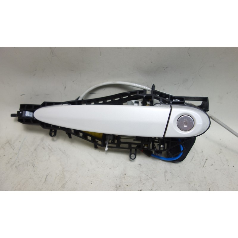 2014-2017 BMW F22 F23 2-Series Left Ext Outside Comfort Access Door Handle White