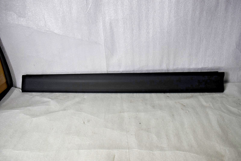 2024-2025 Porsche Macan front Right lower Door Molding - Porsche 95C-837-096-HY