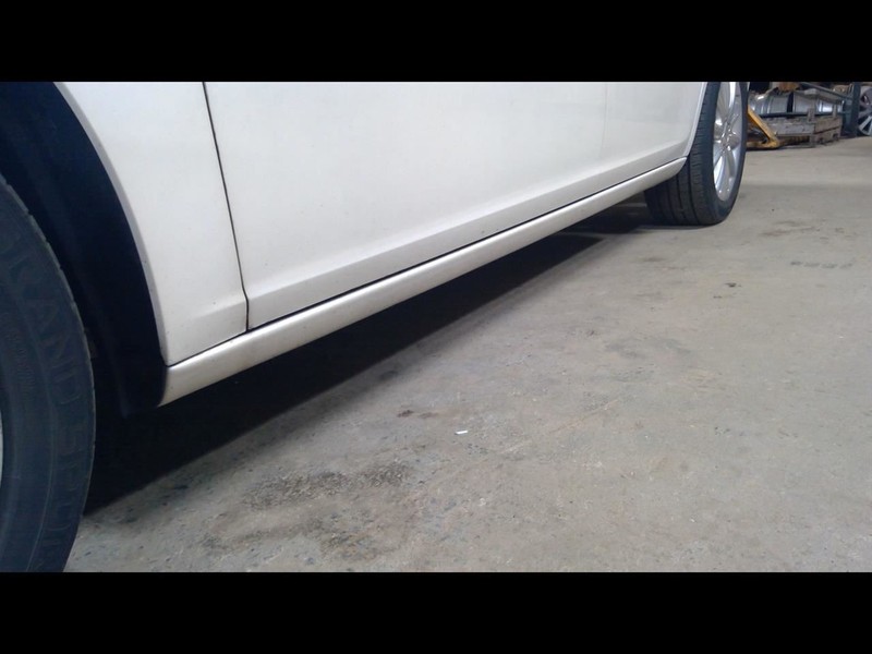 LUCERNE 2006-2011 Left Rocker Panel Moulding 1670053