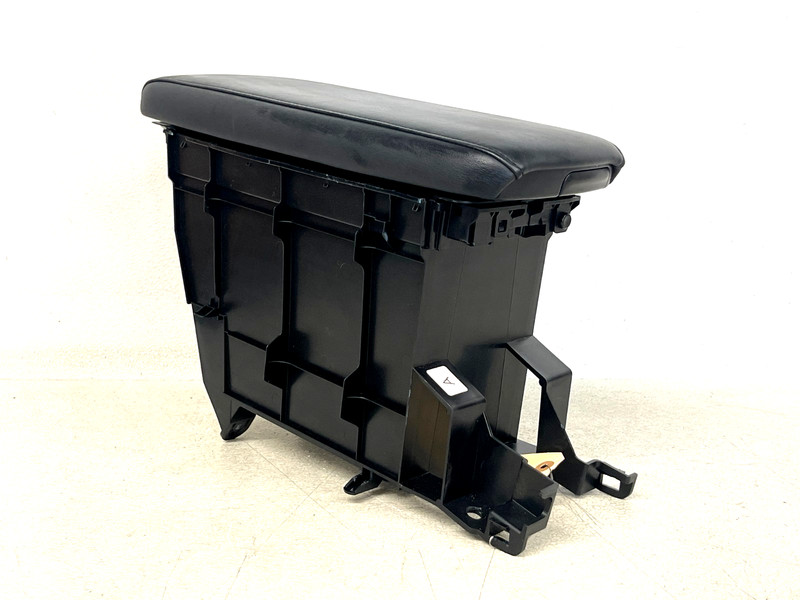 ⭐2016-2020 TOYOTA PRIUS PRIME CENTER CONSOLE STORAGE BOX & ARMREST OEM LOT2685