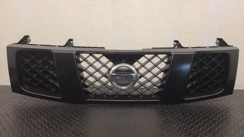 04-07 Nissan Titan Upper Grille Assembly Black OEM 62310-7S300