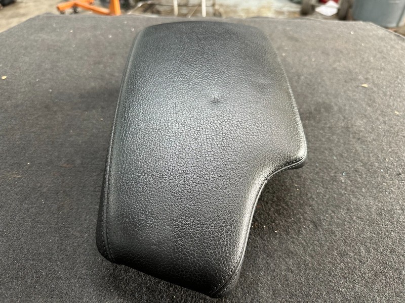 12-20 BMW F30 F32 FRONT CENTER CONSOLE ARMREST Black OEM