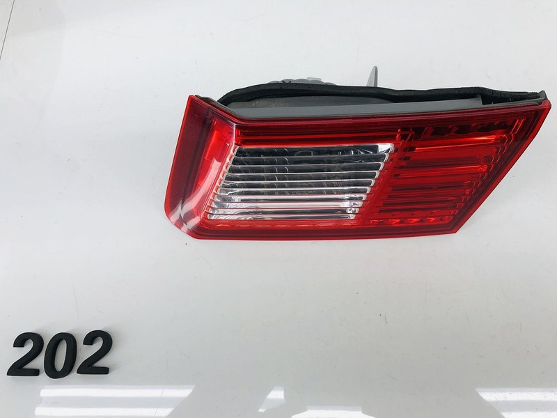 09-10 ACURA TSX REAR RIGHT PASSENGER SIDE INNER TAIL LIGHT BRAKE LAMP OEM