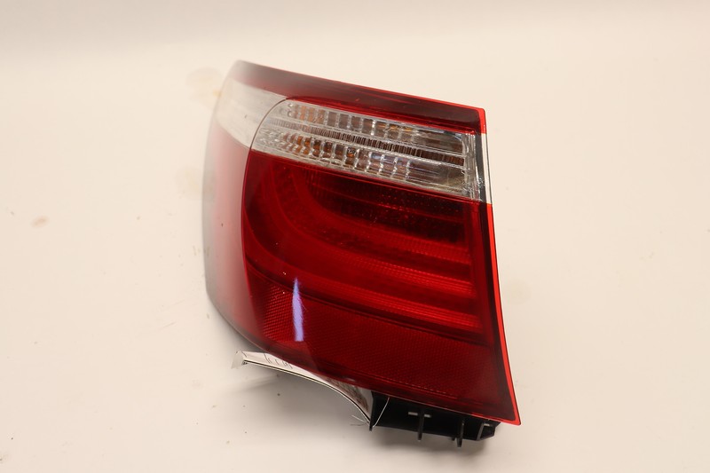 2007-2009 LEXUS LS460 REAR LEFT DRIVER SIDE QUARTER PANEL TAIL LIGHT LAMP OEM