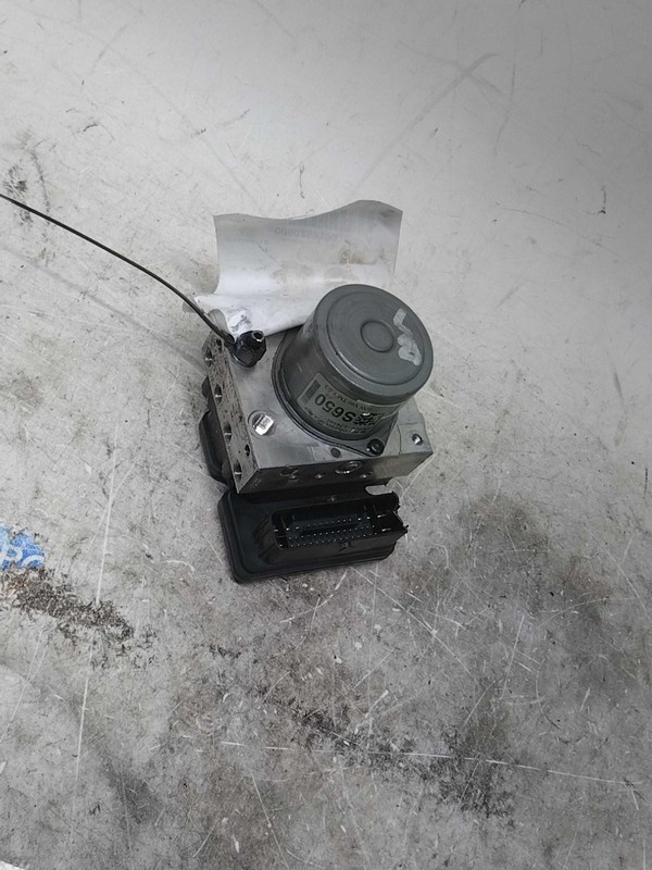 2019 Hyundai Santa Fe ABS Pump & Motor Assembly OEM 58910S2650 74k Miles
