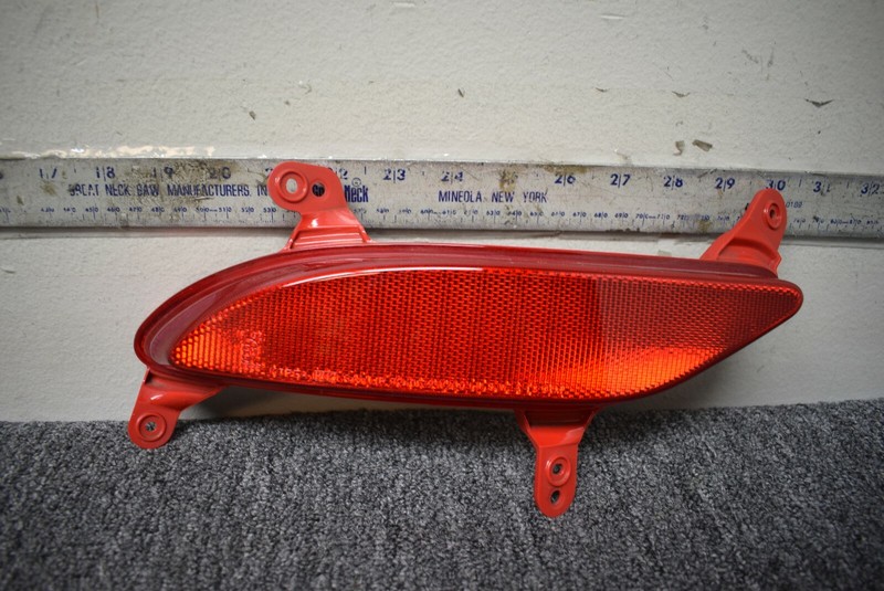 2013-2015 HYUNDAI SANTA FE SPORT REAR LEFT SIDE REFLEX REFLECTOR FACTORY OEM