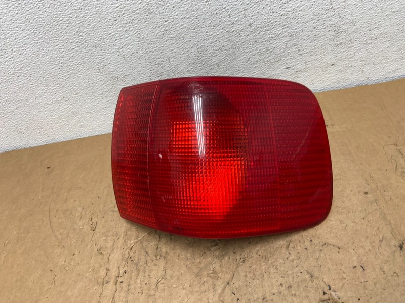 1992-1997 Audi 100 A6 Avant Wagon Right Passenger OEM Tail Light AD0667 DG