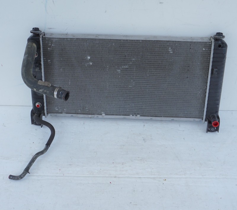 2005-2014 GMC Yukon Chevrolet Tahoe Radiator 22840117 OEM