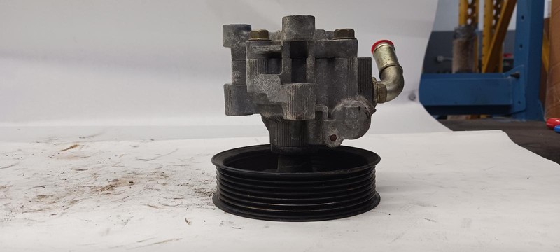 05-'06 TOYOTA TUNDRA power Steering Pump 6 cylinder 48k miles OEM 1 Year Wnty!