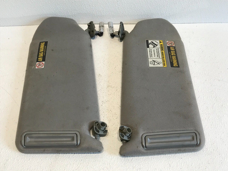 03-04 HONDA PILOT RIGHT LEFT SUN VISORS PAIR W/ LIGHTED MIRROR GRAY