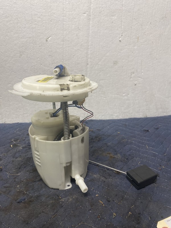 2014 Jeep Patriot Sport 2.4 4x4 Left Fuel Pump OEM 05105075AC