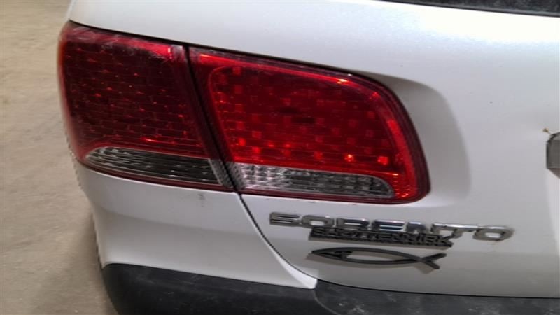 Driver Tail Light Lid Mounted Incandescent Fits 11-13 SORENTO 3379185