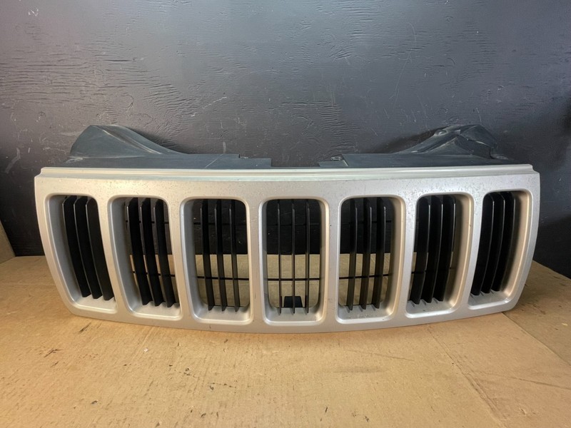 2008 2009 2010 Jeep Grand Cherokee Front Upper Grill Grille OEM AC5089 DG