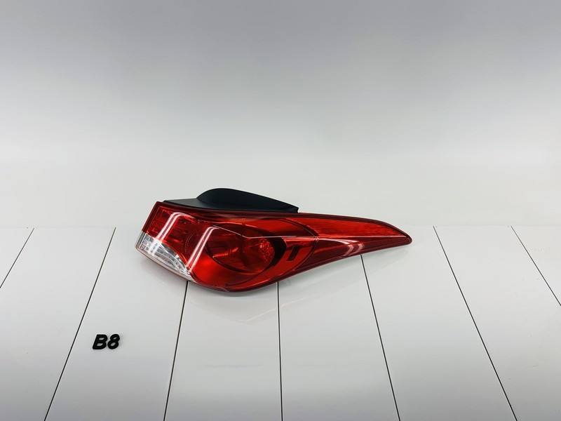 11-13 HYUNDAI ELANTRA REAR RIGHT SIDE OUTER TAIL LIGHT BRAKE STOP LAMP OEM