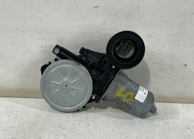 2019 - 2020 INFINITI QX50 REAR RIGHT SIDE DOOR WINDOW REGULATOR MOTOR # 97652