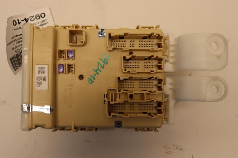 2017-2019 TOYOTA COROLLA SEDAN DASH CABIN JUNCTION POWER FUSE BOX BLOCK OEM