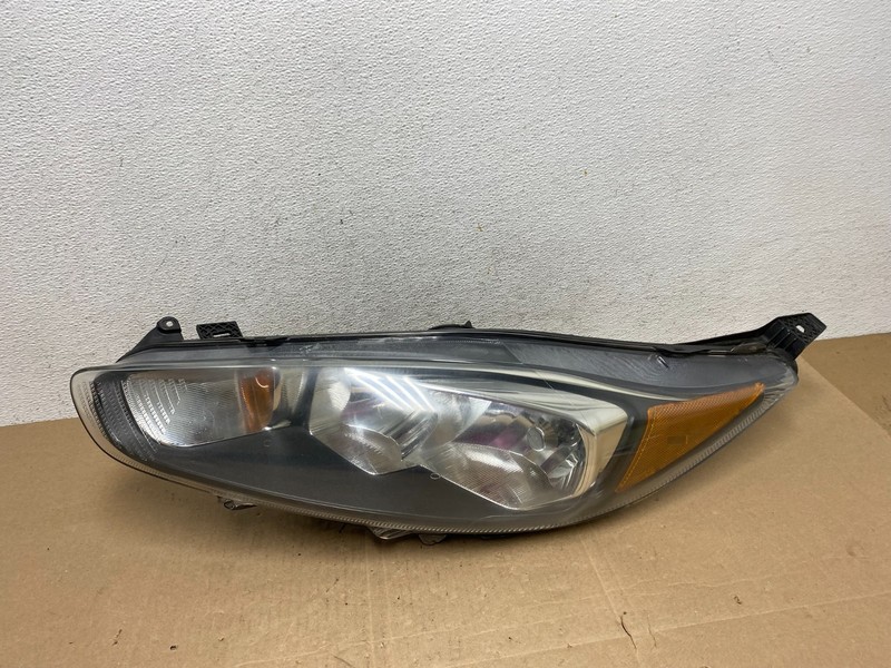 2014 to 2019 Ford Fiesta Left Driver LH Halogen Headlight Oem AE5012 DW