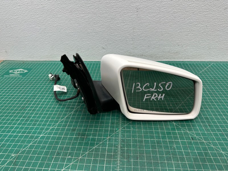 12-14 Mercedes W204 C-class RIGHT SIDE REAR VIEW DOOR MIRROR White OEM