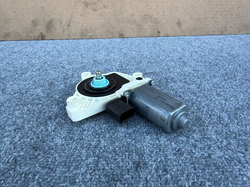 INFINITI Q60 2017-2022 OEM RIGHT PASSENGER DOOR WINDOW MOTOR ASSEMBLY