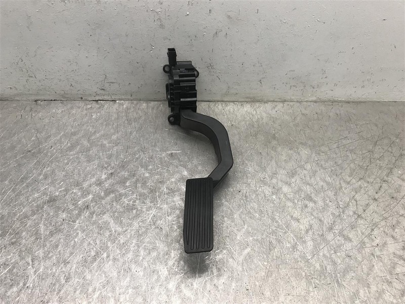 2016 JEEP CHEROKEE GAS GASOLINE PEDAL OEM 234.AM8516