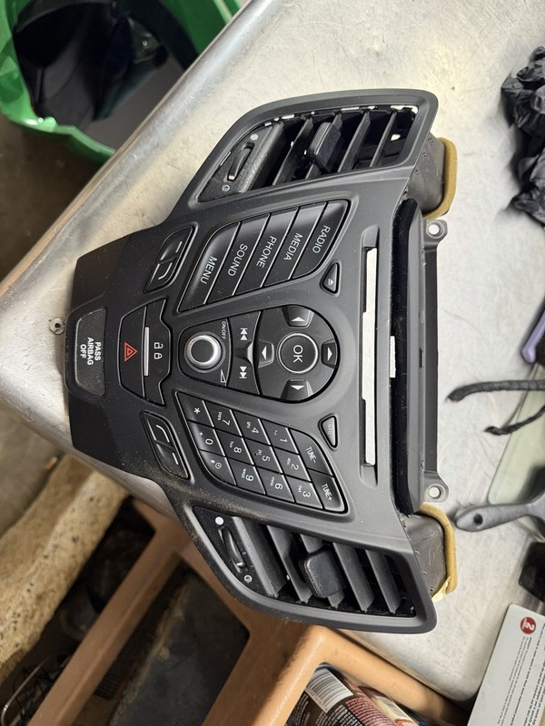 2016-2019 Ford Fiesta AM FM Audio Radio Control Panel D2BT18K811PA OEM