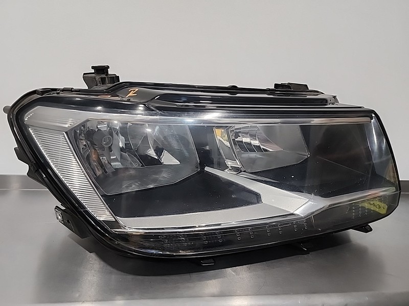 2018 Thru 2020 Volkswagen Tiguan Right Headlamp Halogen LED Access Light RH OE