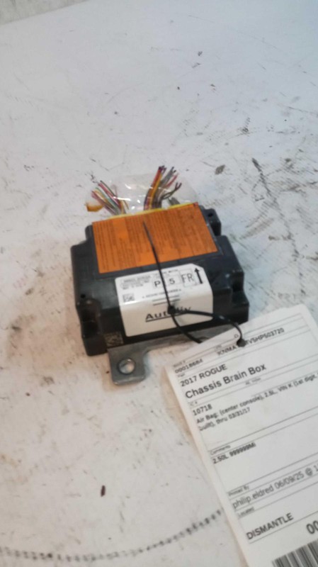 Used Air Bag Module fits: 2017 Nissan Rogue Air Bag center console 2.5L VIN K 1s