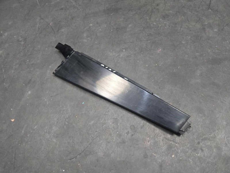 Rear Right Door Window Front Side Molding 2018 Range Rover Velar LR148911 19-22