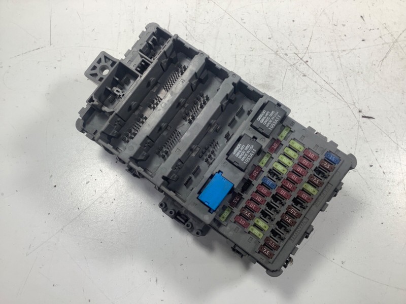 013-015 Honda Accord 4Cyl Auto Interior Fuse Box T2F-A000 OEM