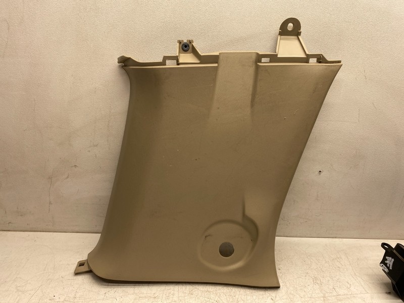 2004-2007 TOYOTA HIGHLANDER LEFT DRIVER SIDE UPPER D PILLAR TRIM PANEL COVER TAN