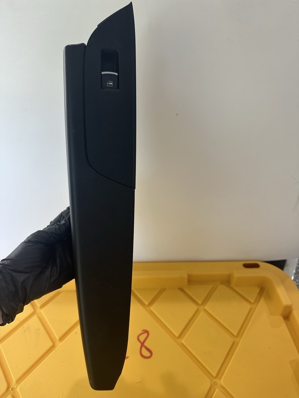 2011-2018 Volkswagen VW Touareg Front Right Door Armrest Switch Trim 7P1857858