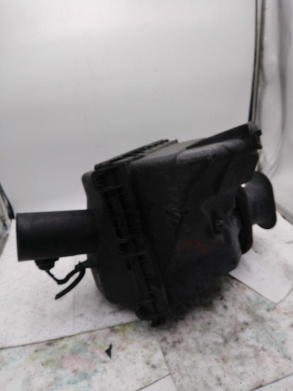 2009 Nissan Titan Air Cleaner Assembly OEM 16500ZE00B 91K Miles Grey