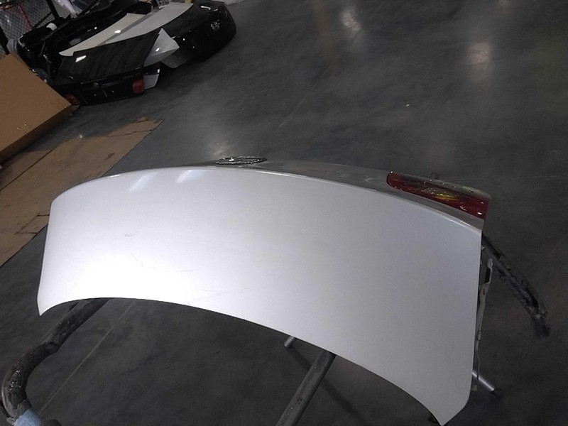 2006 Mazda 3 Silver OEM Deck Lid Trunk Lid 4DR Sdn BNYV5261XD 99K Miles