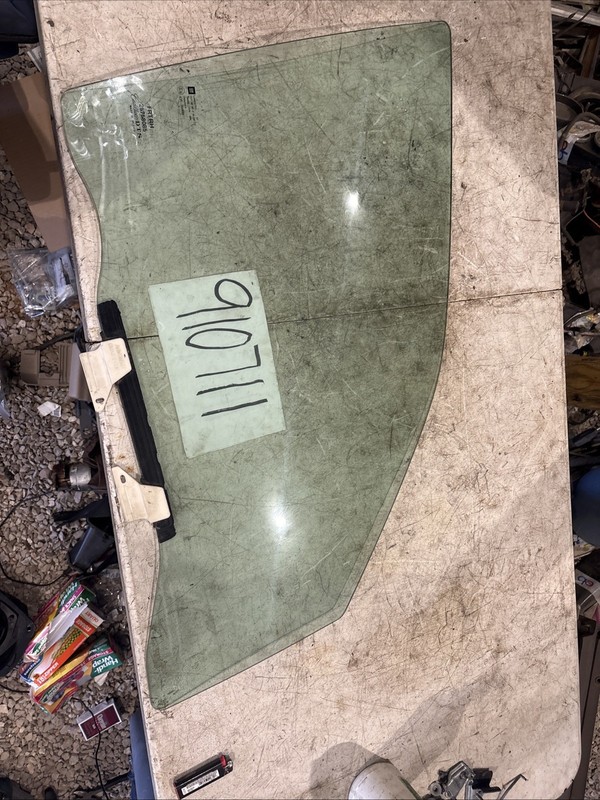 2006 - 2011 Cadillac Dts Front Right Door Glass25758085