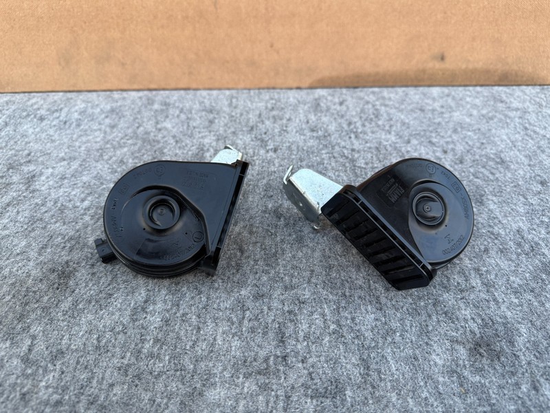 FORD BRONCO 2021-2025 OEM HIGH AND LOW TONE HORNS HORN ASSEMBLY (PAIR)