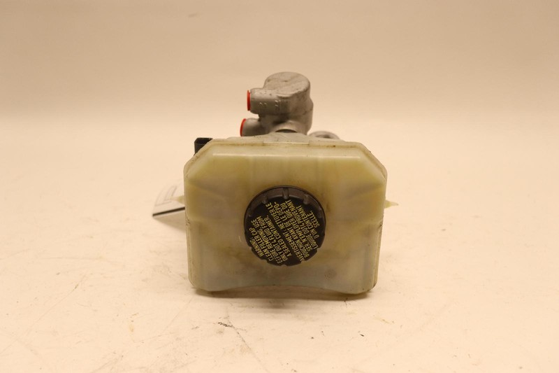 2015-2018 PORSCHE MACAN POWER BRAKE MASTER CYLINDER W/ RESERVOIR OEM