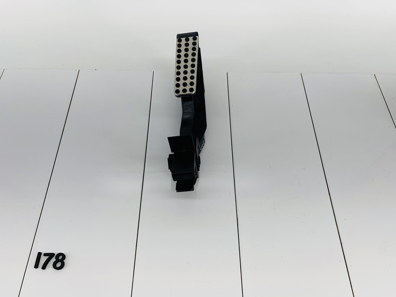 09-11 MERCEDES BENZ SLK300 3.0L V6 ENGINE ACCELERATOR THROTTLE GAS PEDAL OEM