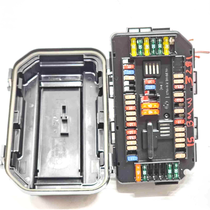 2015 328i 2.0L AT Engine Compartment Fuse Relay Box Assembly OEM 6114933787901
