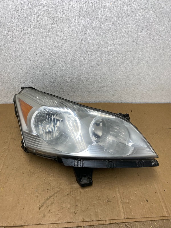 2009 to 2012 Chevrolet Traverse Right Passenger Halogen Headlight OEM AC8667 DW