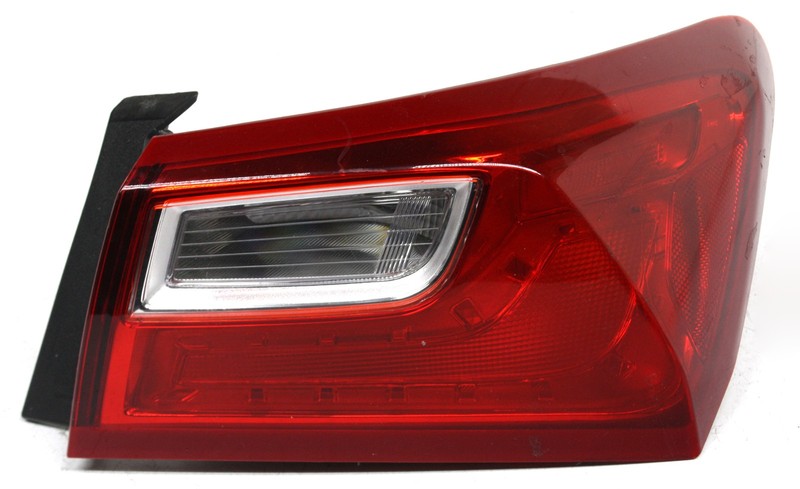 OEM Right Passenger Side Halogen Tail Lamp For Chevy Malibu 84882384 Lens Flaw