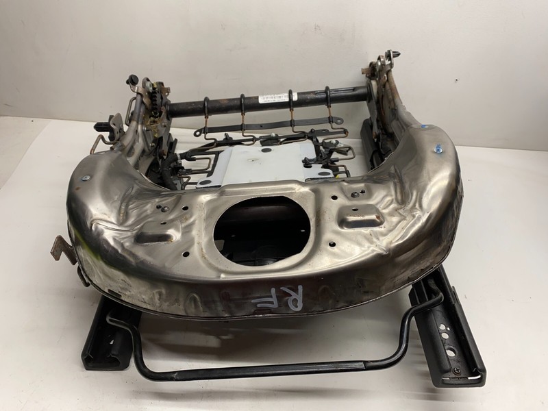 2014-2018 JEEP CHEROKEE RIGHT FRONT MANUAL SEAT TRACK OEM