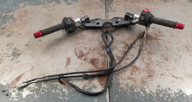 2012 08 - 18 Suzuki Hayabusa Handle Bar / Controls #0863 S2
