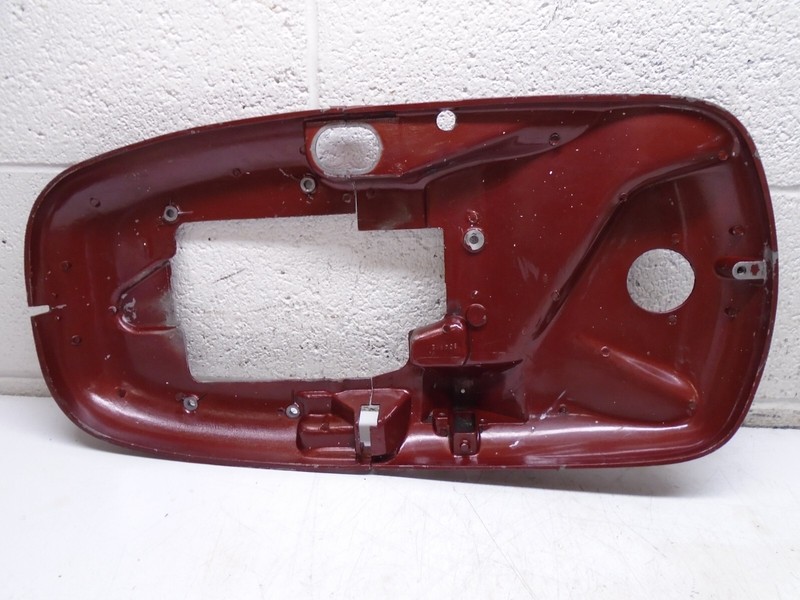 Q1 Johnson Evinrude Outboard Bottom Cover Cowl304812