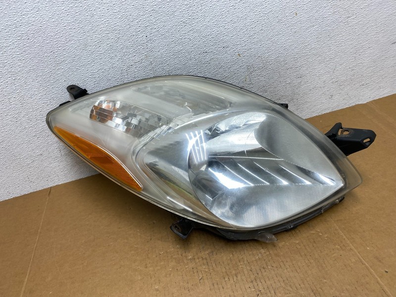 2006-2008 Toyota Yaris Hatchback Right Passenger Halogen Headlight Oem AD9159 DW